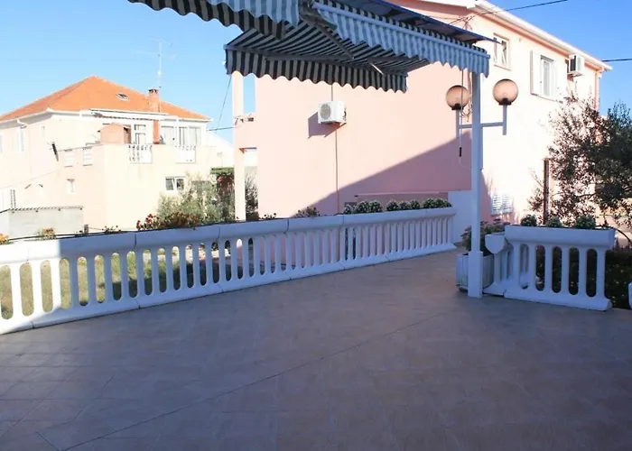 Апартаменты With A Parking Space Kukljica, Ugljan - 8399 Куклица