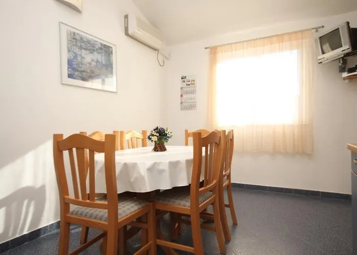 Апартаменты With A Parking Space Kukljica, Ugljan - 8399